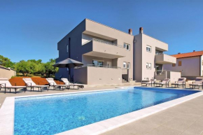 Ferienhaus Mit Grill Für 14 Personen In Pula